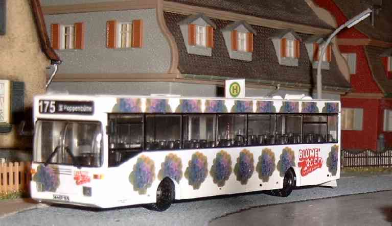 Blume 2000 Bus im Modell