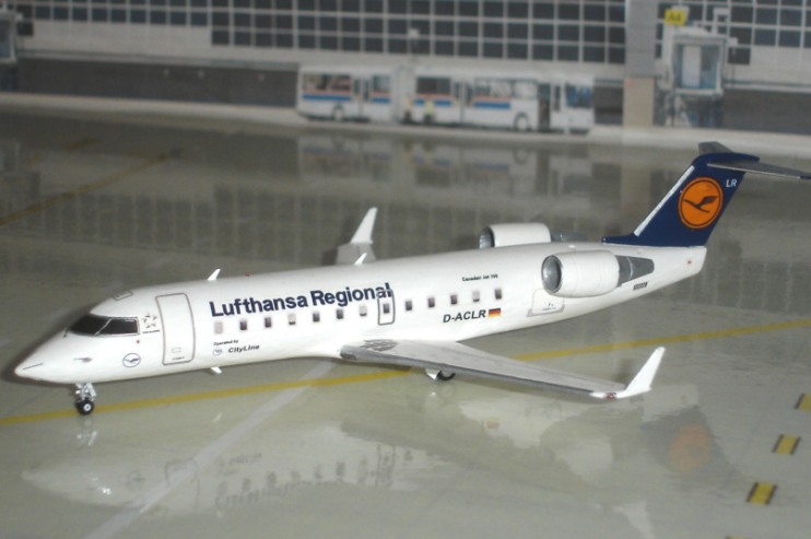 Lufthansa Canadair Regional Jet 100 in 1:144